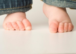 toddler-toe-walking